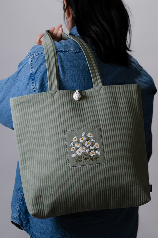 KKOT TOTE | MOSS PATCH DAISY